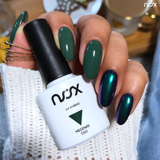 Dark green nails